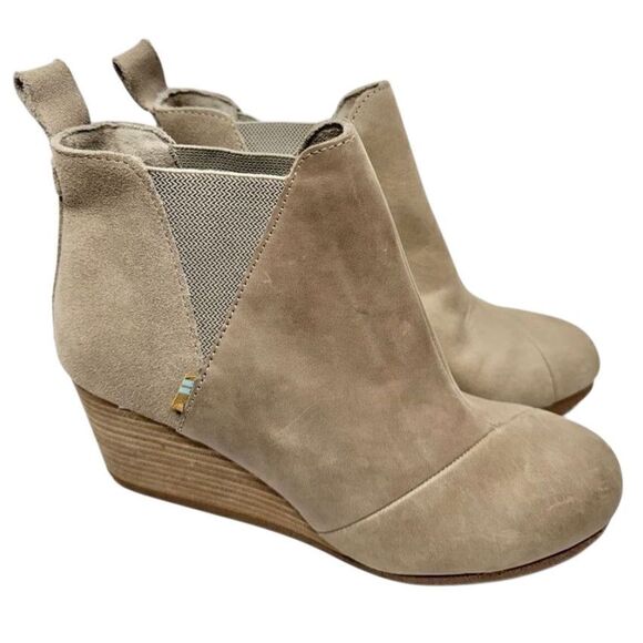 TOMS Wedge Booties Size 9 Tan Leather Upper Pull On Style Elastic Gore Insets - Picture 1 of 10